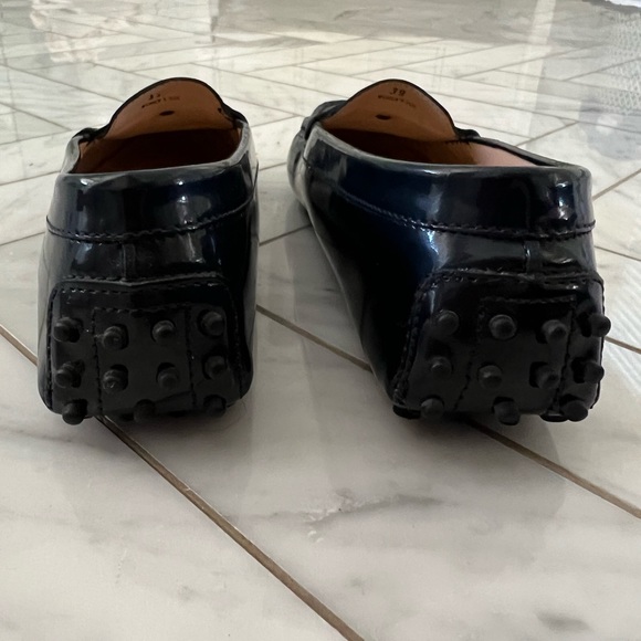 Tod’s navy patent leather driving penny loafers - Picture 7 of 10